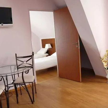 Les Jardins De Aparthotel 3*